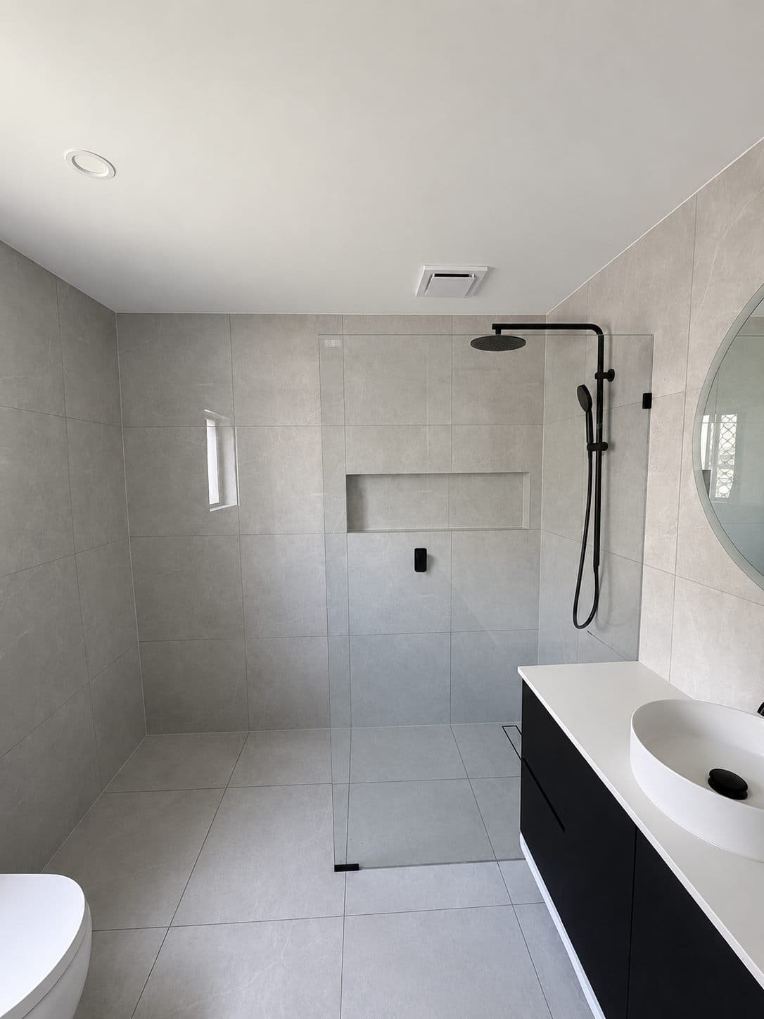 Gold Coast bathroom renovation with freestanding shower screen by Inner Edge Homes